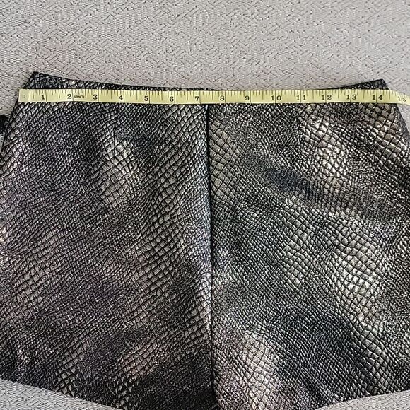 Jack by BB Dakota Metallic Bronze Gold and Black Reptile Animal Print Shorts - 6 - Picture 8 of 13